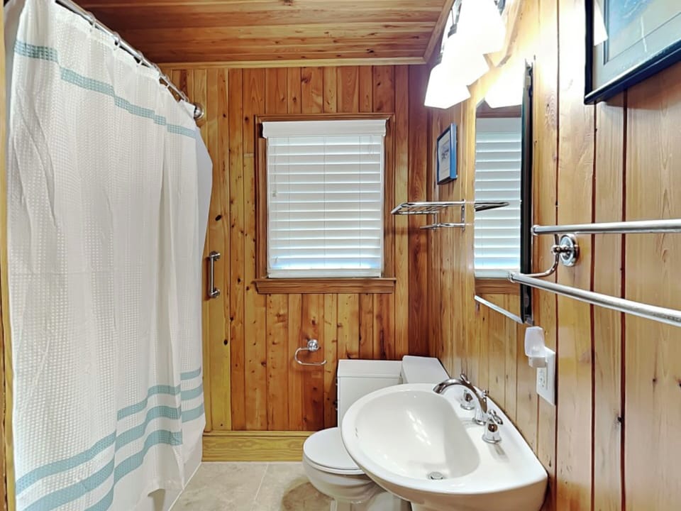 Full size bathroom 2