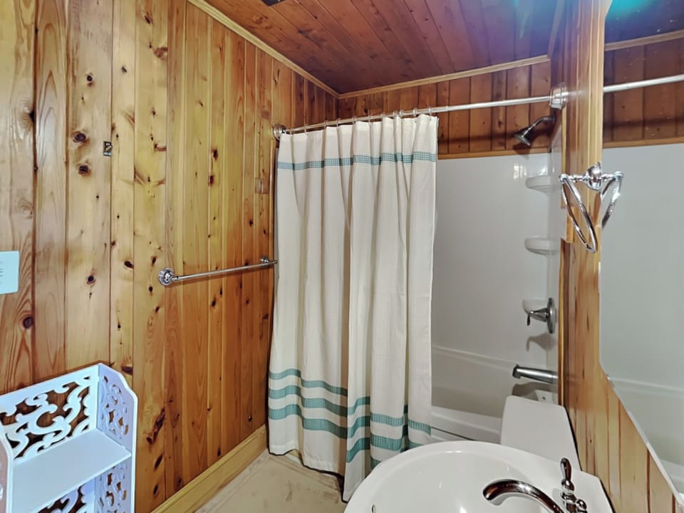 Full size bathroom 1