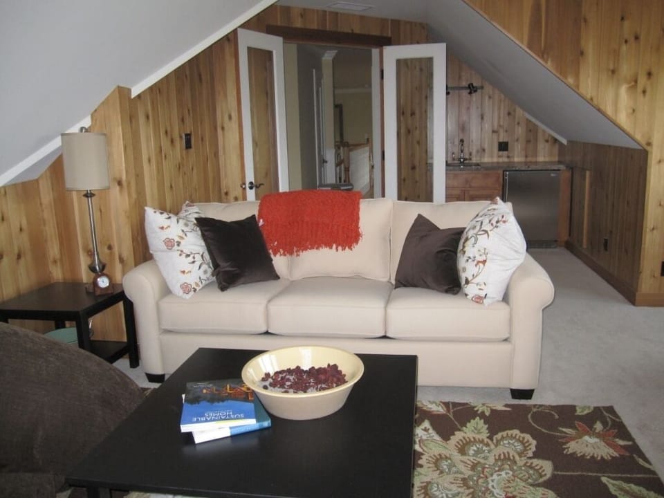Cedar Bedroom with Sofa Bed