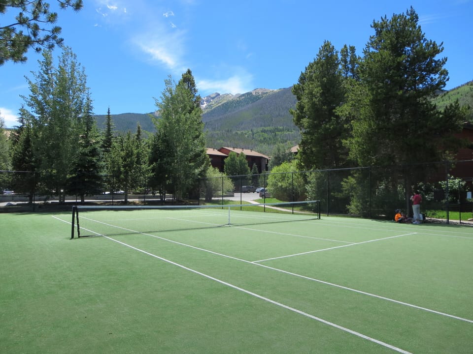 Mountain Side tennis court (seasonal)
