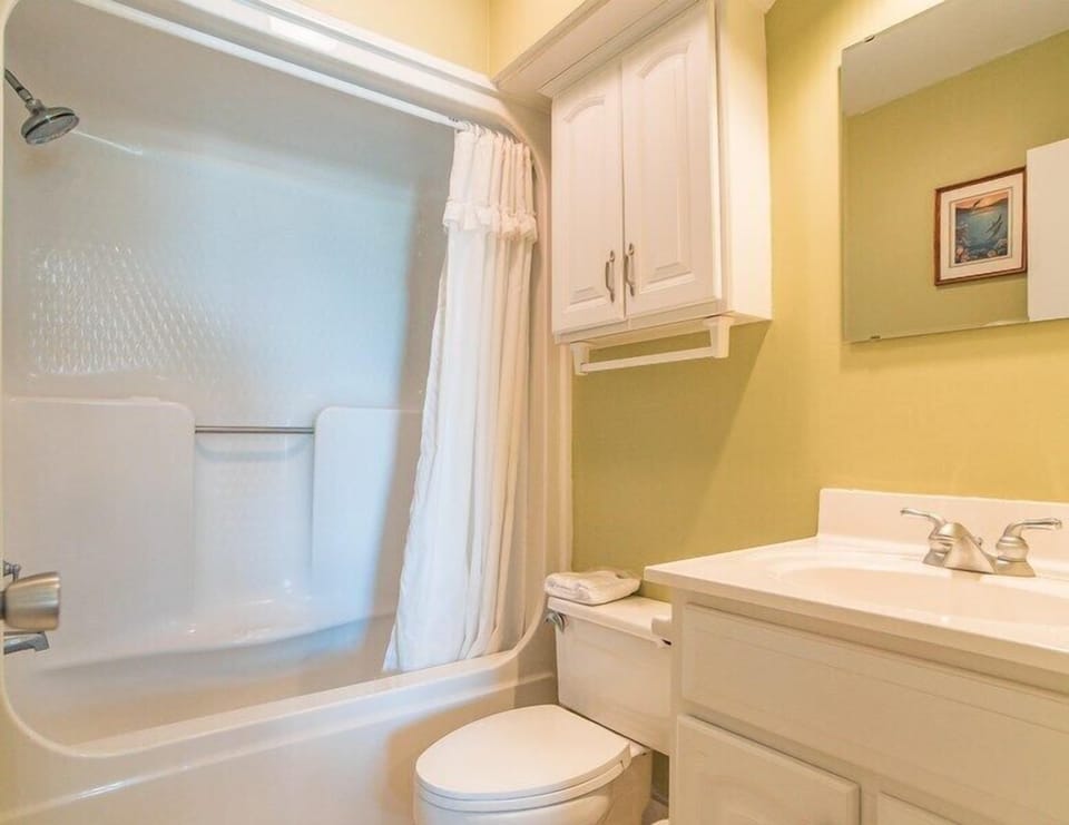 Second Bathroom - Shower/Tub Combo