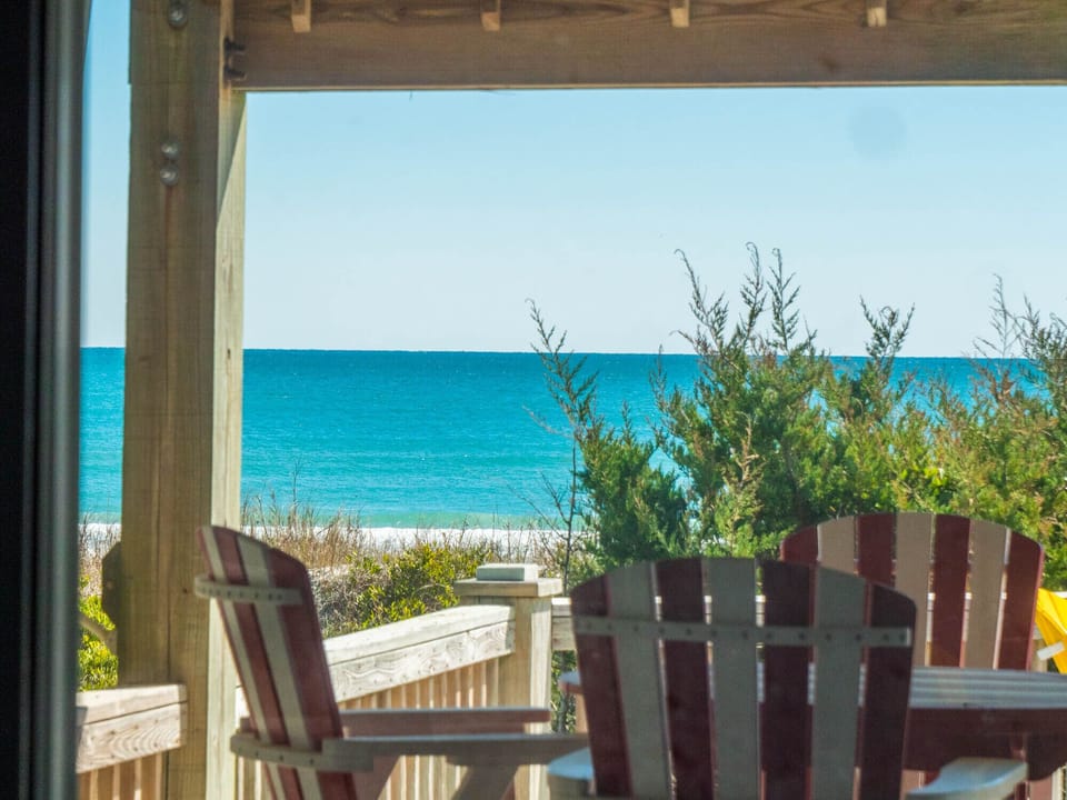 Oceanfront Deck - Lower