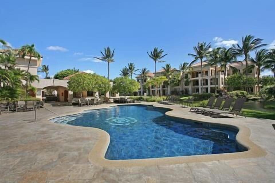 Pool with Jacuzzi