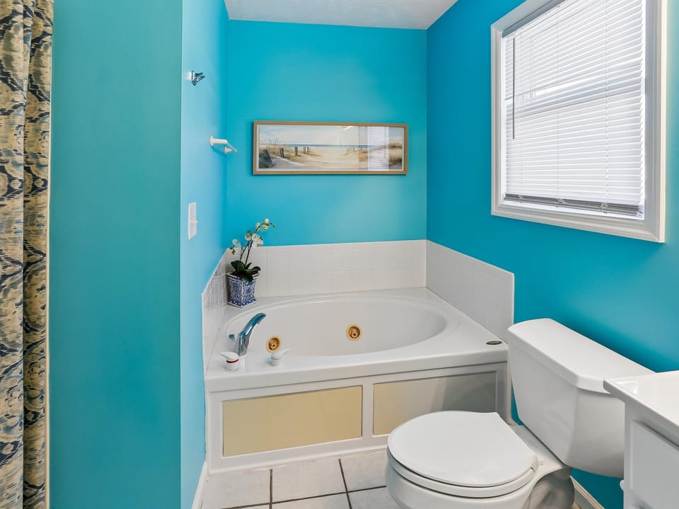 Ensuite Bathroom - Primary, Tub, Walk-In Shower