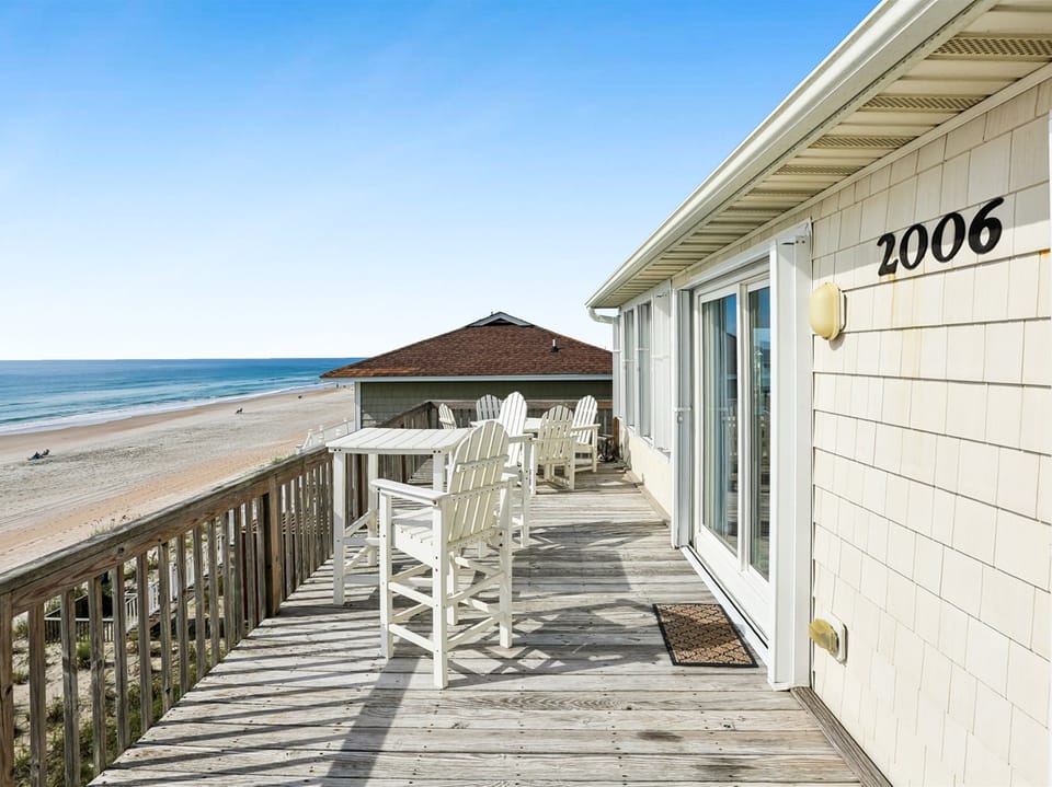 Deck Seating - Ocean Views