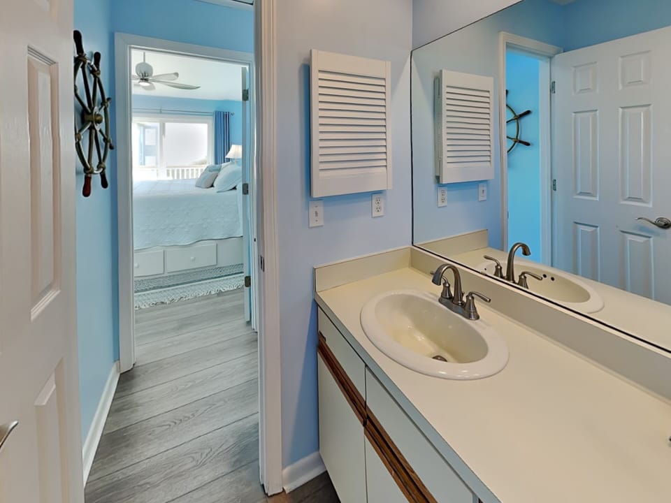 Primary Bathroom - Hallway Access, Tub/Shower Combo, Dual Vanity