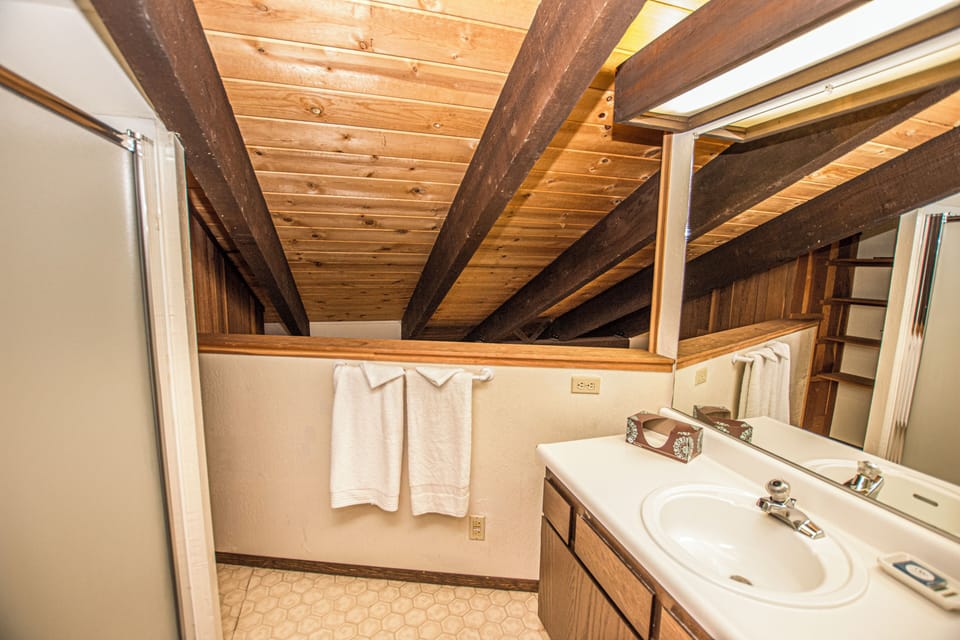 Villas 78 - Bathroom Upstairs Shower