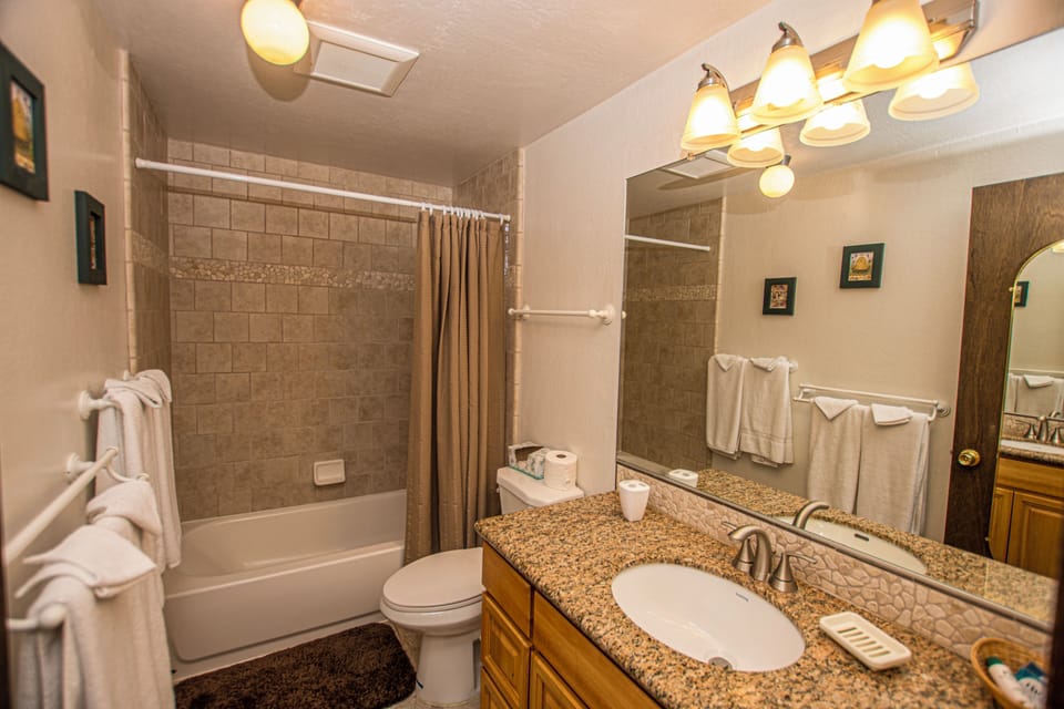 Villas 78 - Bathroom Downstairs