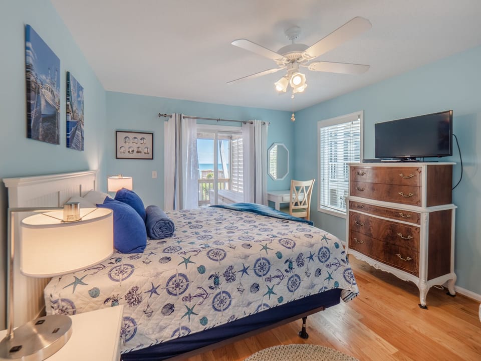 First Bedroom - Queen Size Bed, Twin Bed, TV, (Sleeps 3)