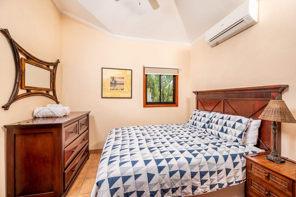 3rd bedroom - queen bed