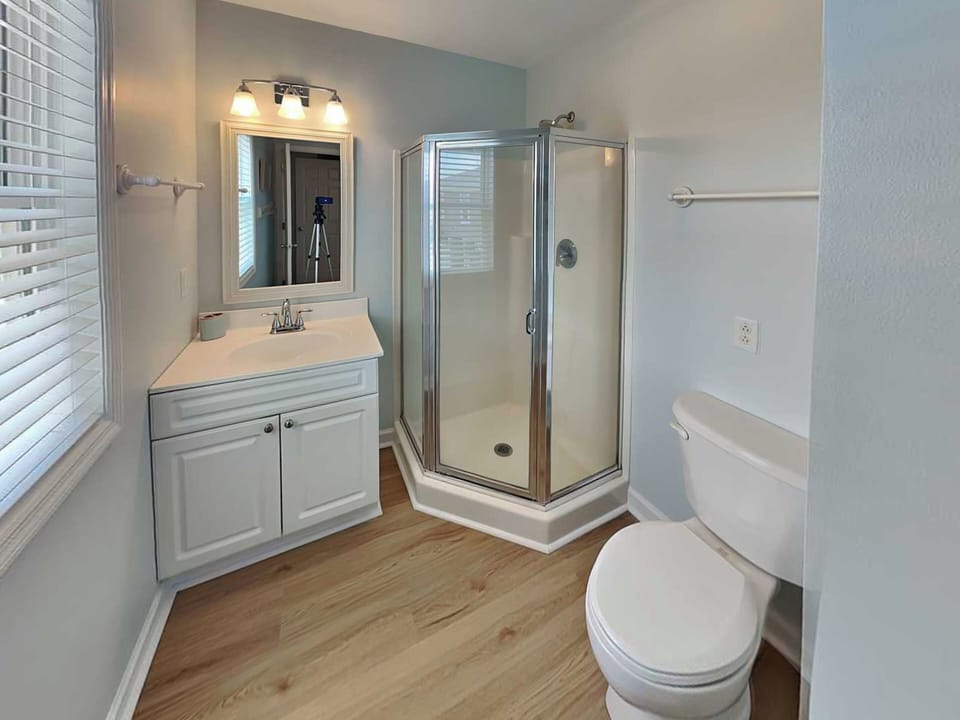 Third Ensuite Bathroom - Standing Shower