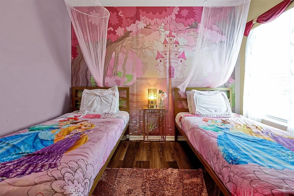 Bedroom 6 - Twin Beds (2) - Upstairs