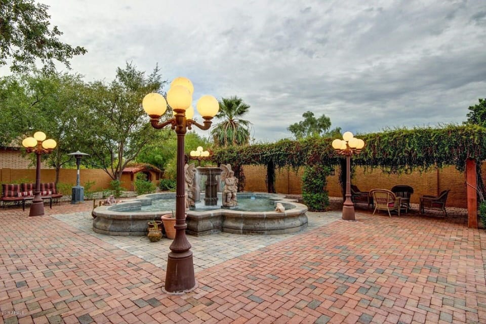 courtyard waterfall seating