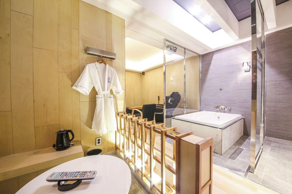Suite (Karaoke) | Room amenity