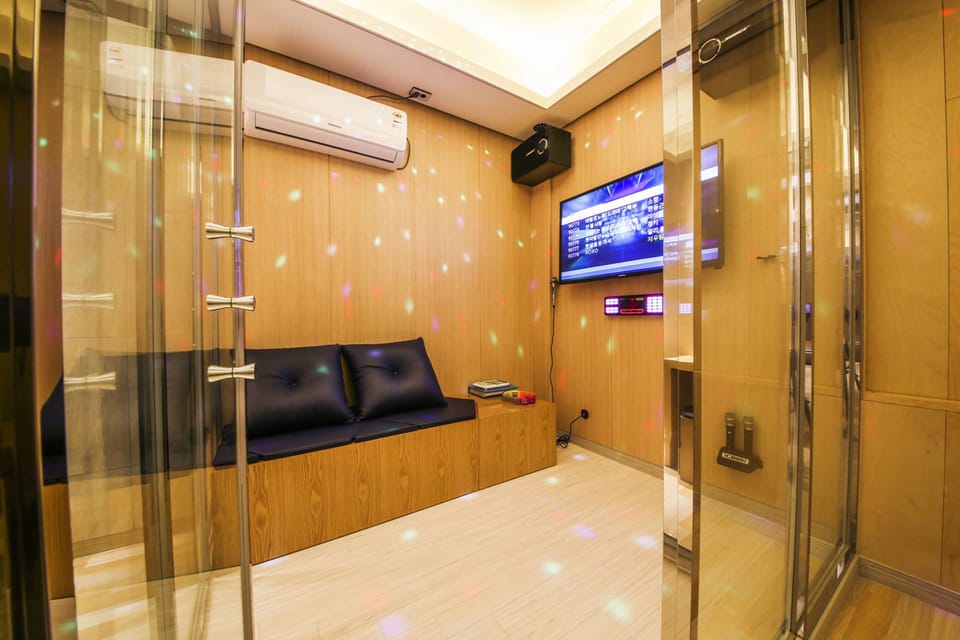Suite (Karaoke) | Room amenity