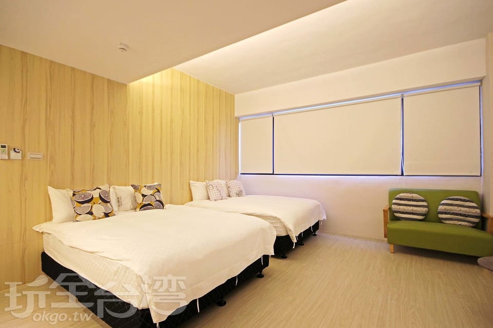 Deluxe Quadruple Room | Desk, free WiFi, bed sheets