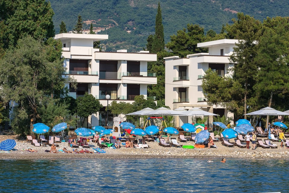 Private beach, sun loungers, beach bar