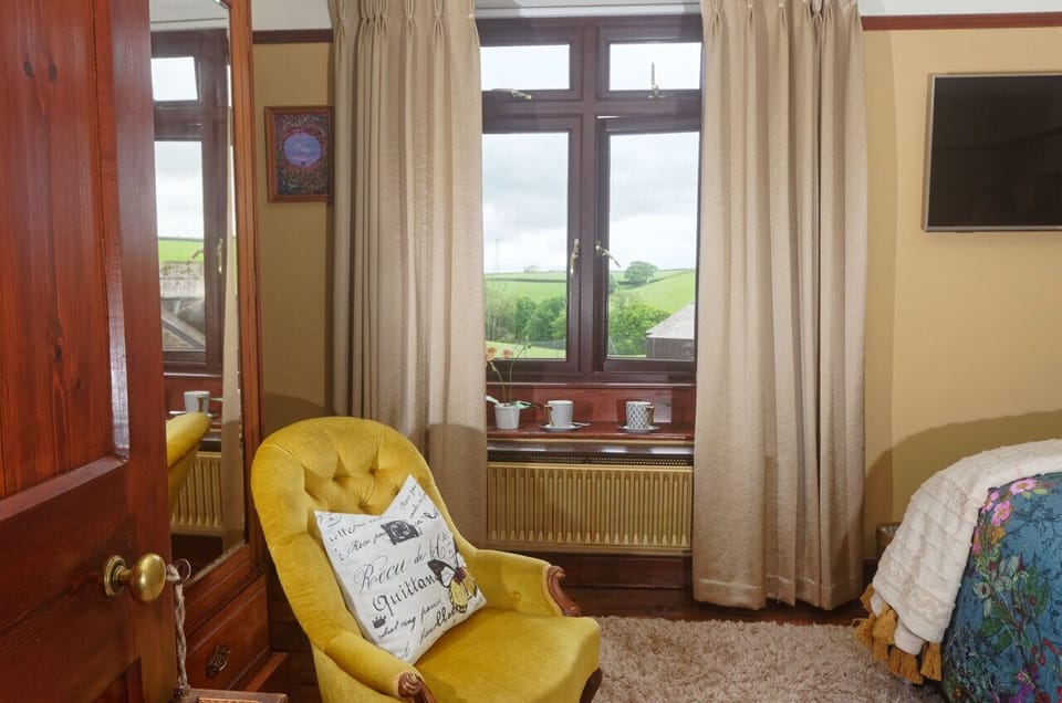 Luxury Double Room, 1 Double Bed | 3 bedrooms, individually decorated, individually furnished