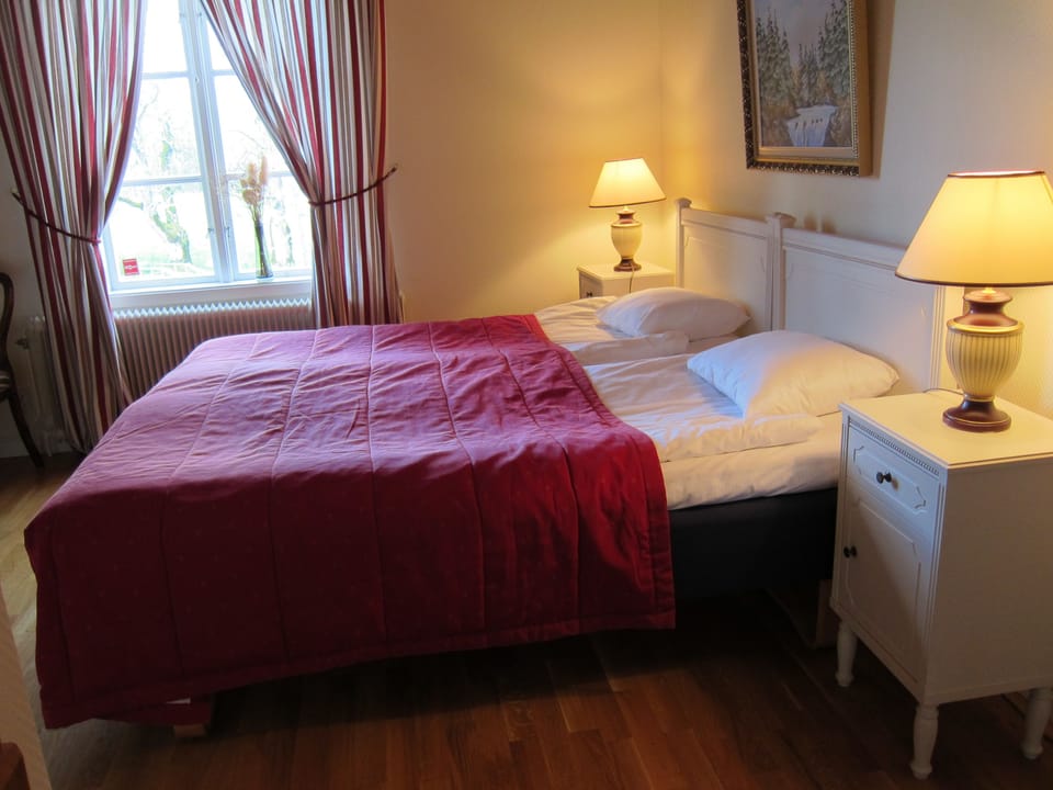 Double Room | Individually decorated, individually furnished, blackout drapes