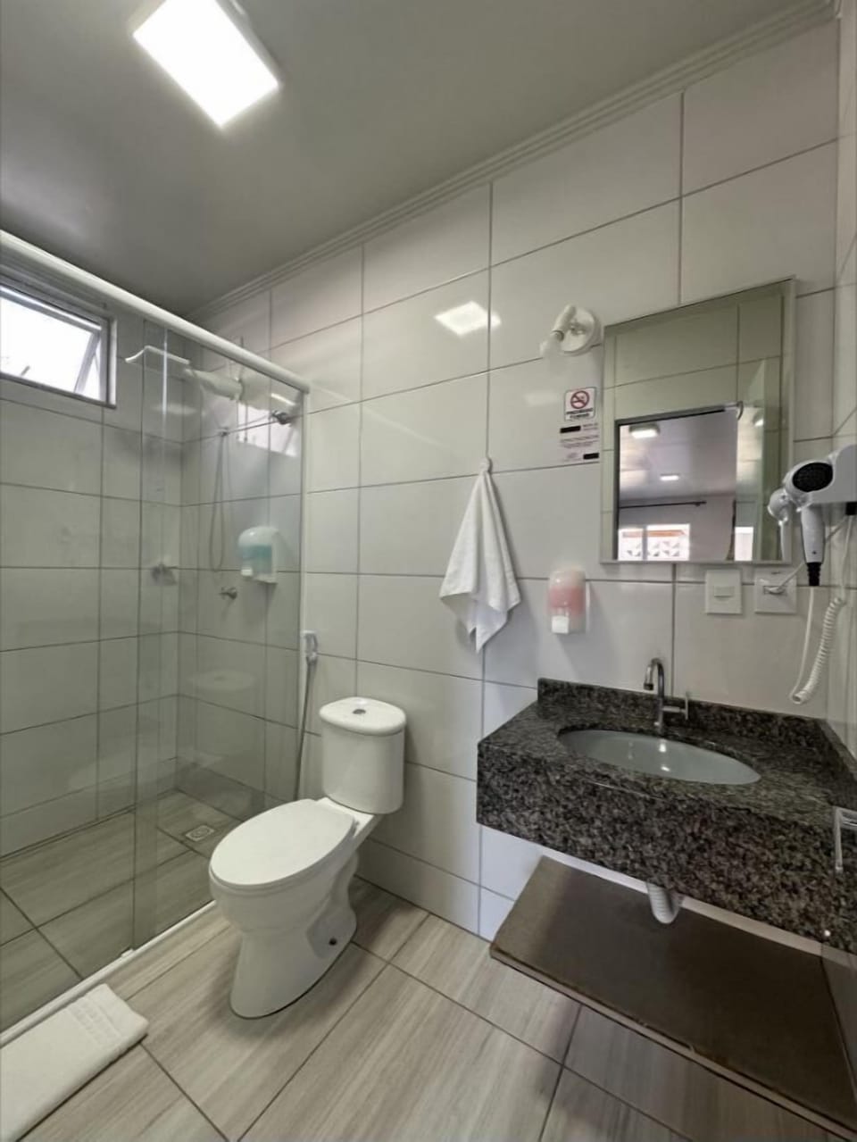 Standard Quadruple Room | Bathroom | Shower, free toiletries, hair dryer, towels
