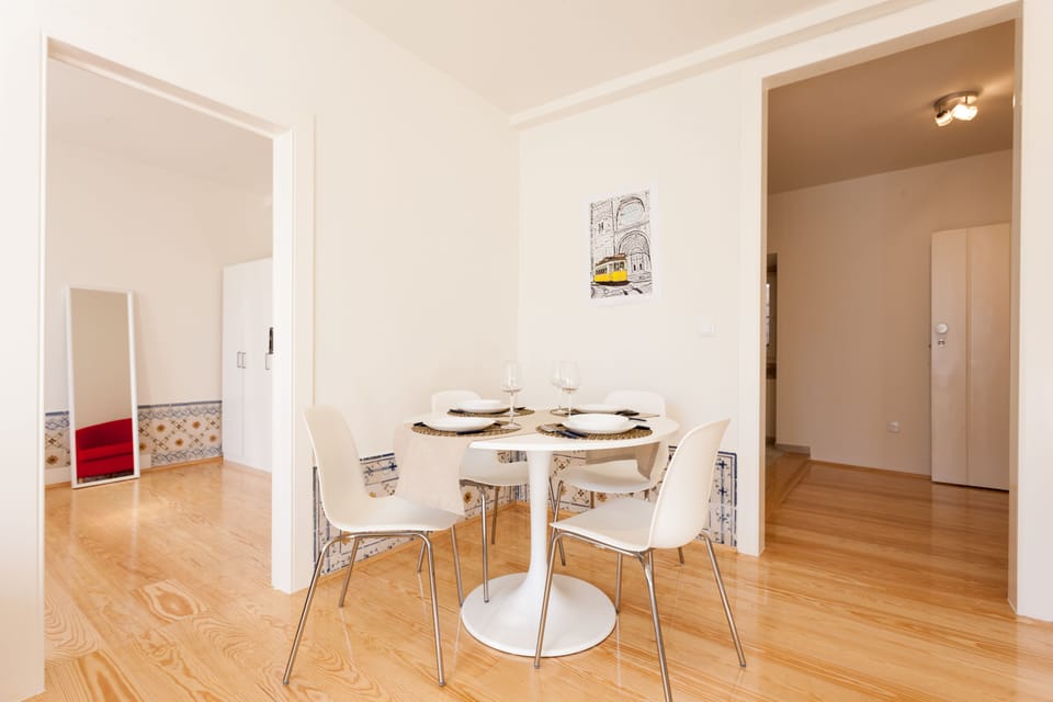 Standard Apartment, 2 Bedrooms, Balcony, City View | In-room dining