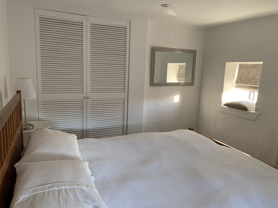 Deluxe Double Room | Iron/ironing board, travel crib, free WiFi, bed sheets