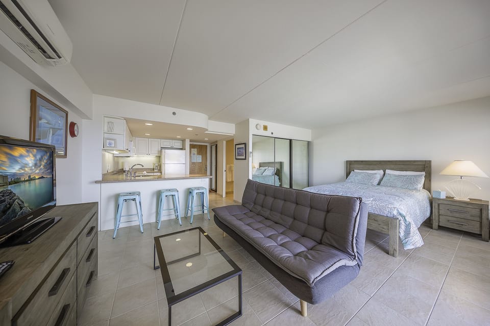 Comfort Room, 1 Bedroom, Kitchen, Marina View (24261406) | Desk, laptop workspace, iron/ironing board, WiFi (free)