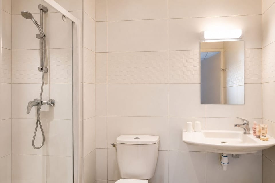 Standard Double Room | Bathroom | Free toiletries, hair dryer, towels