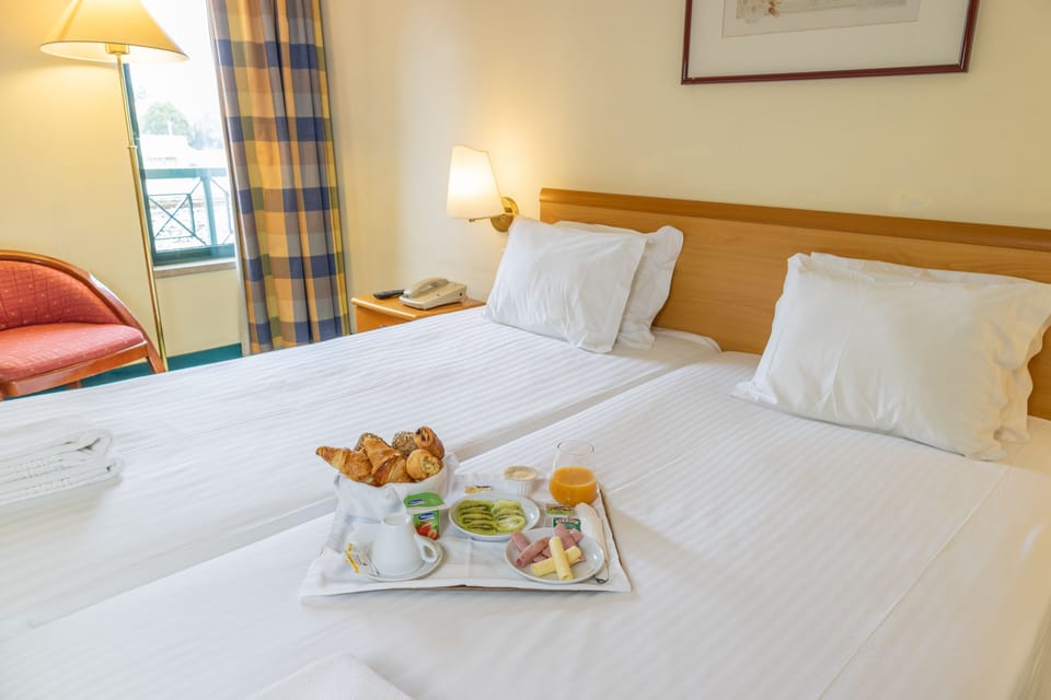 Standard Twin Room | Desk, blackout drapes, soundproofing, WiFi (free)