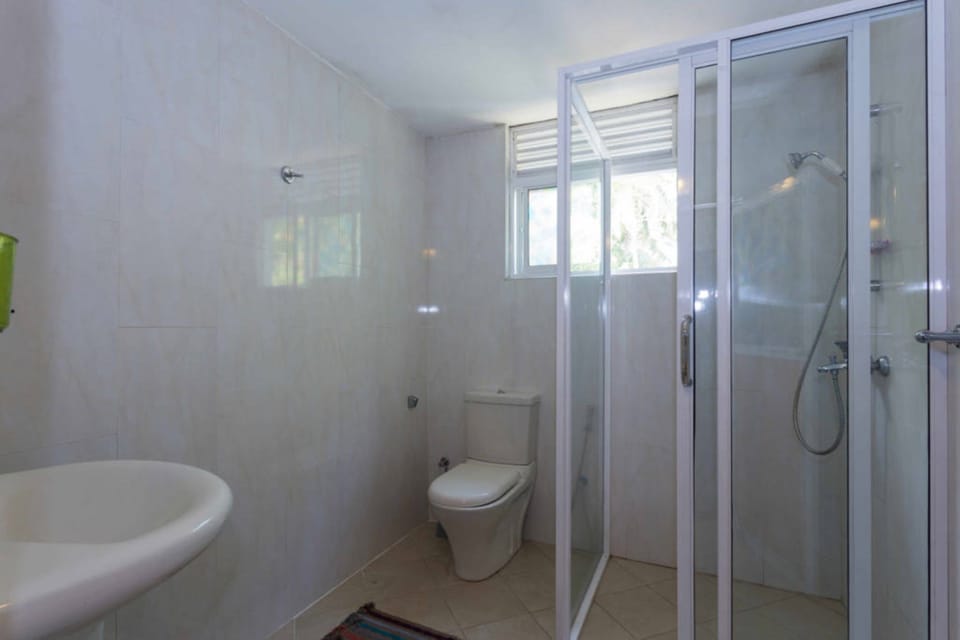 Basic Double Room | Bathroom | Shower, free toiletries