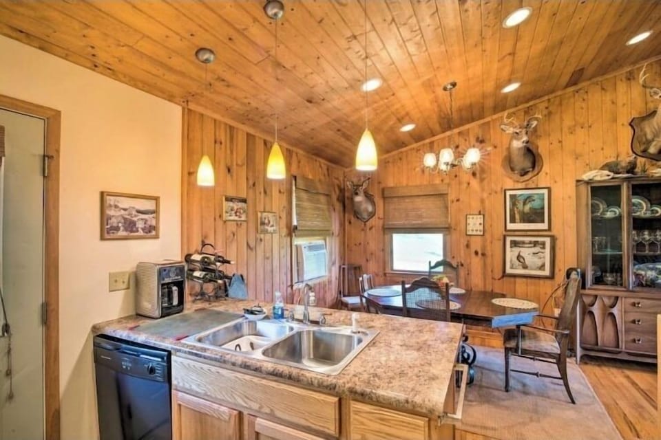 Kitchen/ Dining Area