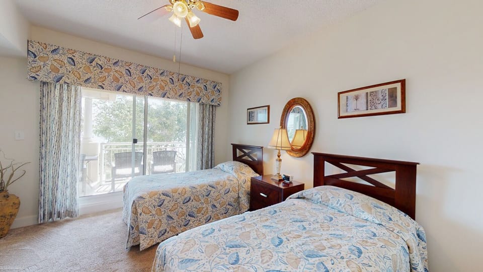 Bedroom 2 with Two Twin Beds