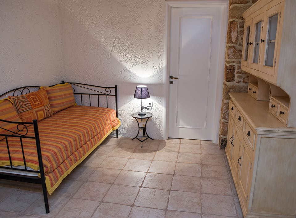 shared area with a single bed-sofa