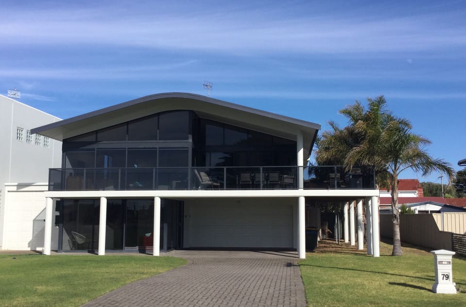 Large comfortable house with 5 bedrooms, 3 bathrooms & home theatre