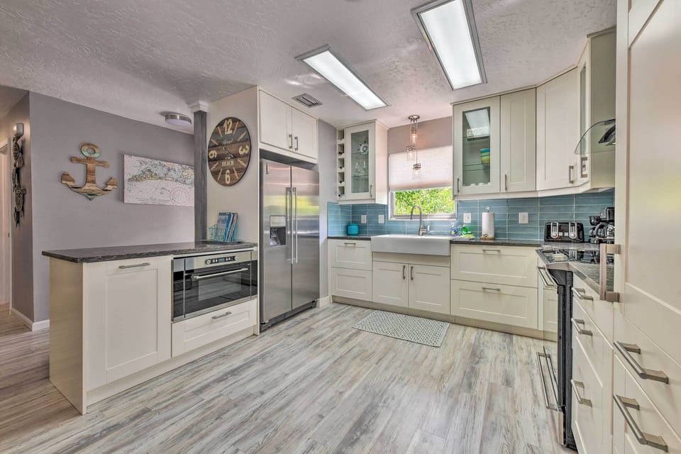 Fully Equipped Kitchen | Drip Coffee Maker | Ice Maker