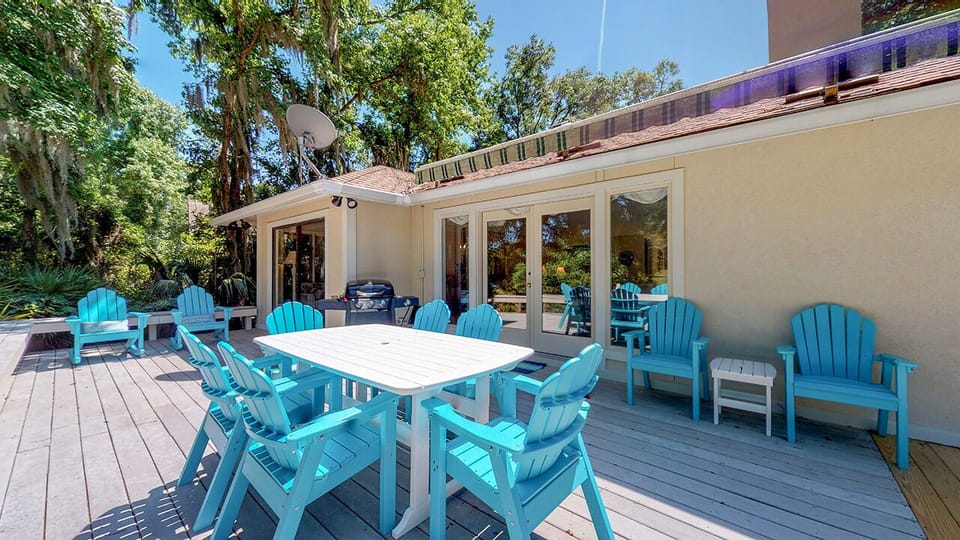 Private Deck with Outdoor Dining