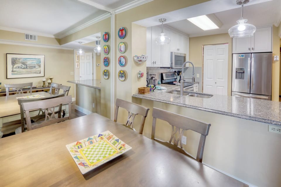 Dining Room - Bring the entire family together to dine for any meal at this inviting dining room table.