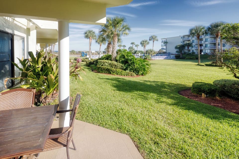 Patio - Patio features a table with seating for four and an electric grill for outdoor barbequing. Perfect spot to relax and unwind!