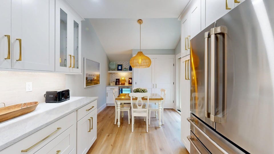 Eat-in Kitchen
