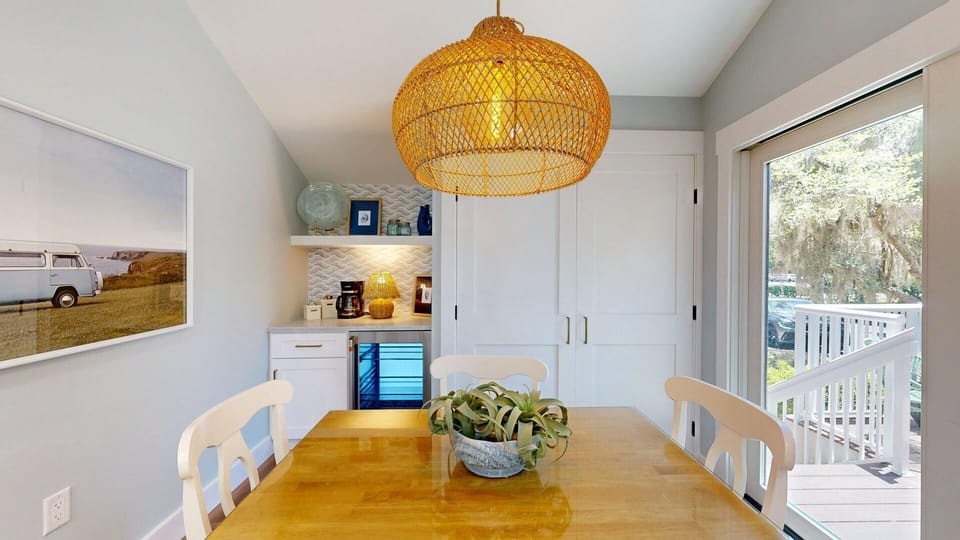 Eat-in Kitchen