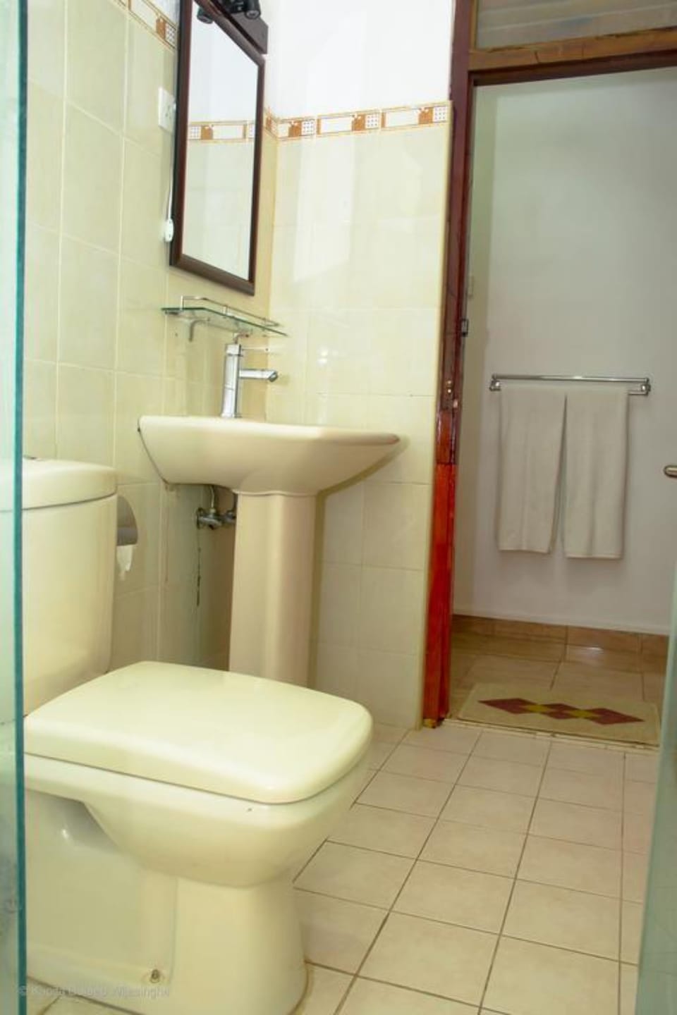 Deluxe Triple Room | Bathroom | Shower, free toiletries