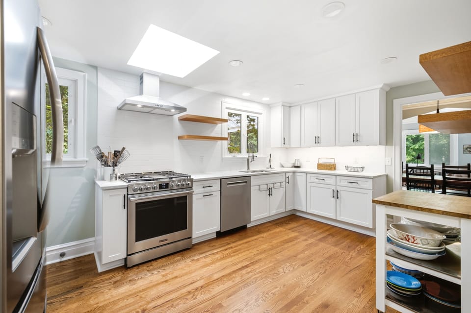 Fully Stocked Kitchen!