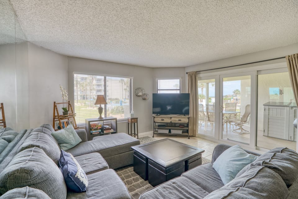 Living Room - View to Porch