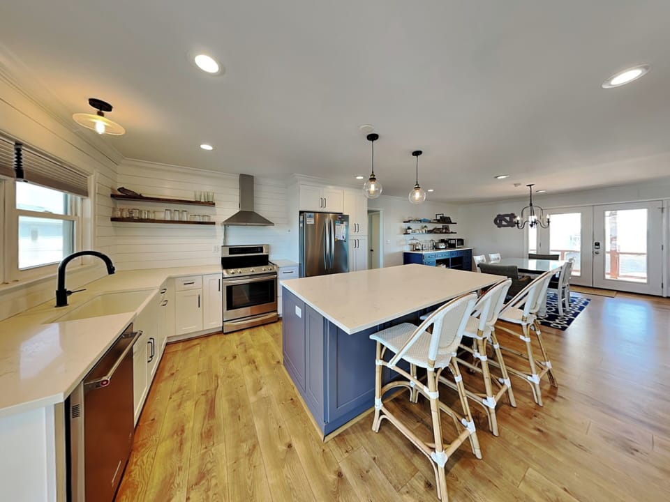 Fully Equipped Kitchen with Stainless Steel Appliances