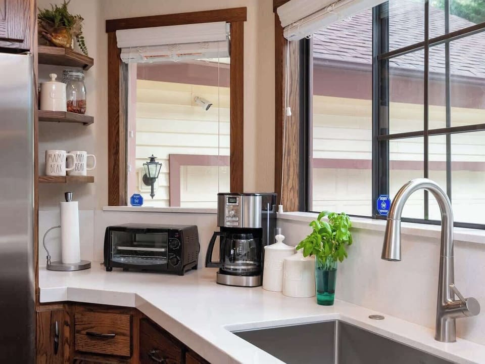 Fully functional kitchen with all appliances for your mountain getaway.
