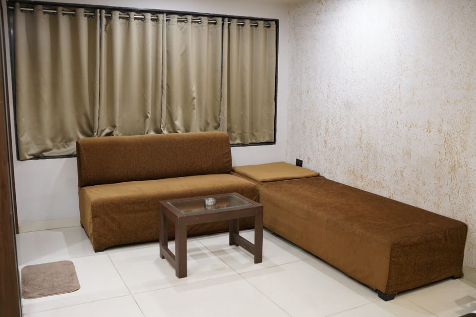 Executive Room | Living area | 32-inch LED TV with cable channels