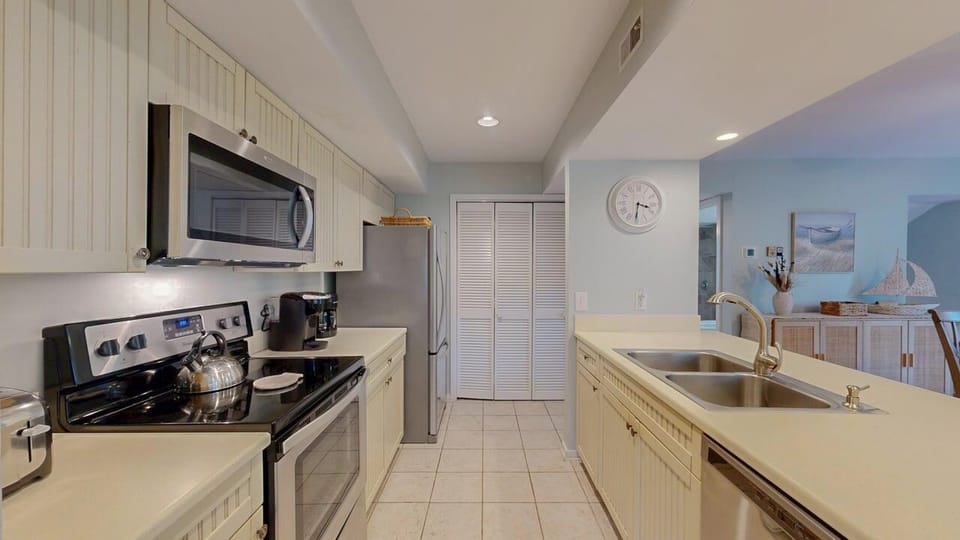 Fully Stocked Kitchen
