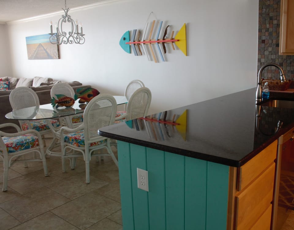 Easy to serve food from the bar to the table