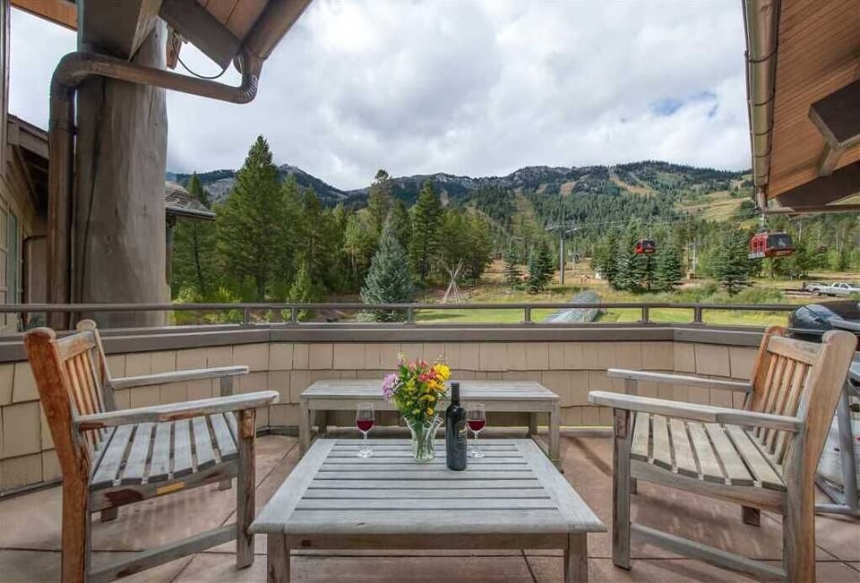 Private Deck