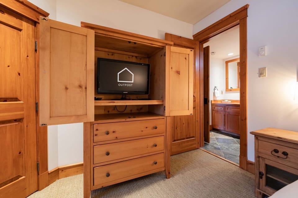 Third bedroom: Queen bed, ensuite bathroom, TV